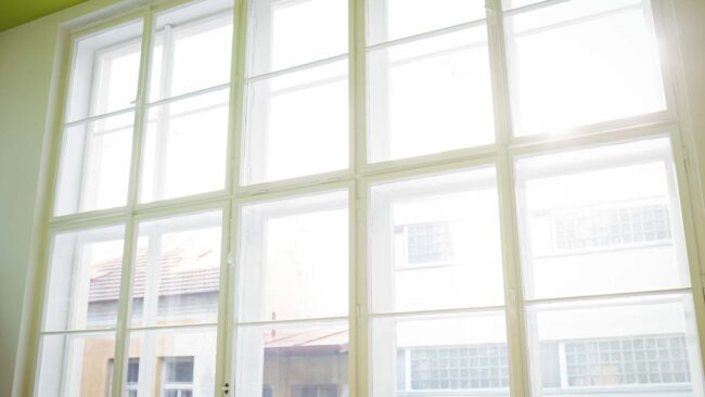 Melhoria de Conforto Térmico: Por que Escolher Películas para Janelas Grandes